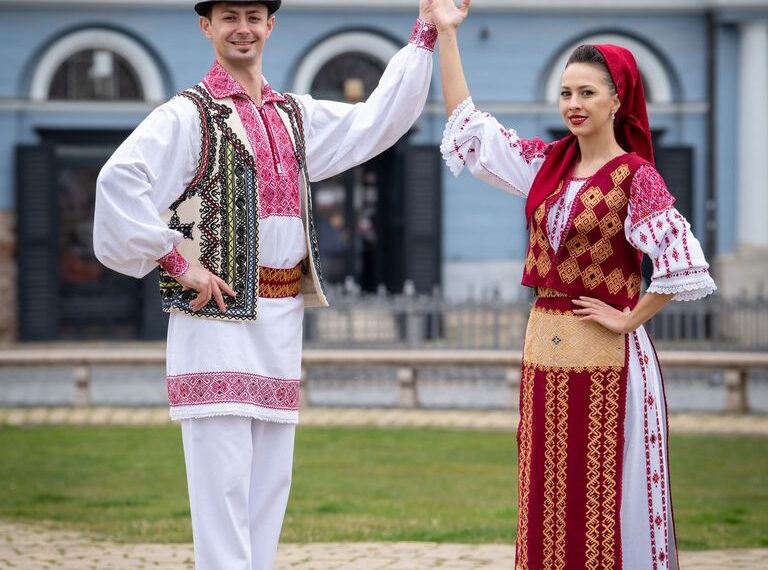 „Joacă-mă, joacă-mă, bade!” Descoperă bucuria dansului popular la Centrul de Cultură și Artă Timiș
