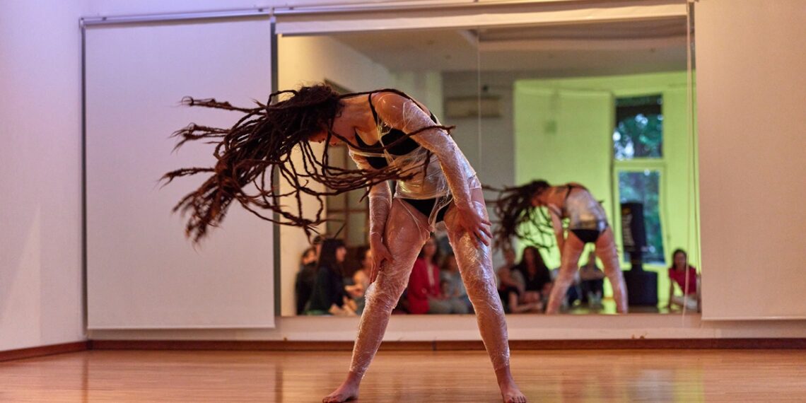 Terapie prin râs și dans, din grijă pentru noi înșine și pentru ceilalți, la Timișoara