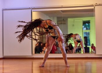 Terapie prin râs și dans, din grijă pentru noi înșine și pentru ceilalți, la Timișoara