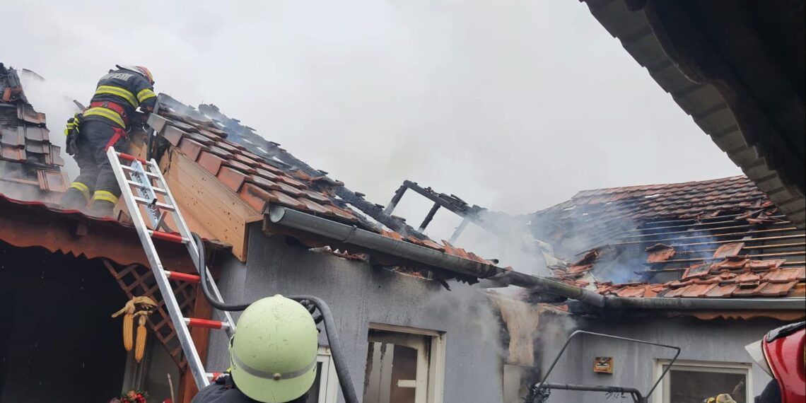 Incendiu la o casă din Vărădia