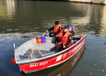 Alertă la Timișoara. Pompierii caută o persoană care ar fi căzut în râul Bega