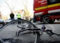 Un biciclist a fost lovit de mașină în zona Iulius Town