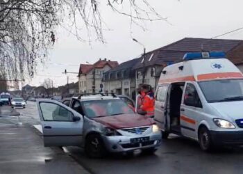 Accident la Lugoj între o ambulanță și o mașină/Video