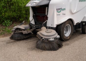 Patru aspiratoare vor curăța trotuarele la Timișoara