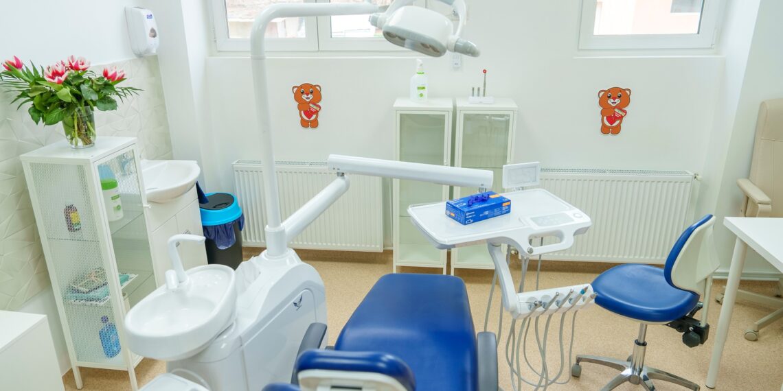 Primul cabinet stomatologic școlar în învățământul de masă din Timiș s-a deschis în Dumbrăvița