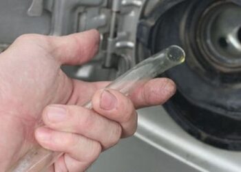 Au furat zeci de litri de combustibil din rezervoarele a trei buldoexcavatoare