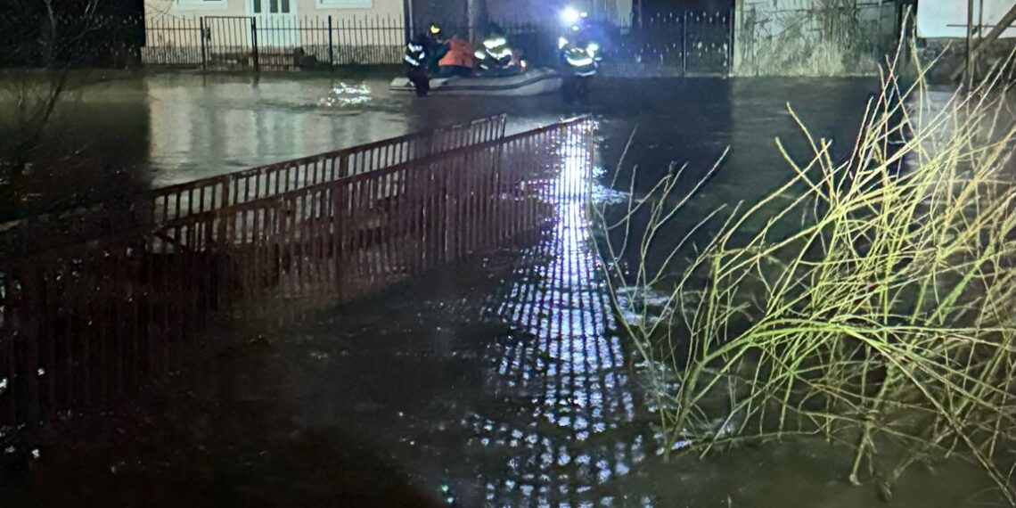 Mai multe gospodării au fost inundate în Ohaba Română