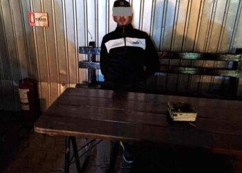 Scandal în centrul Timișoarei. Un bărbat a spart oglinda unui autoturism