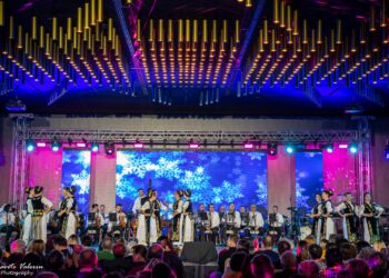 Oana și Adrian Stanca și Ansamblul Profesionist ”Banatul”, invitați în spectacol la Festivalul – Concurs ”LADA CU ZESTRE”. Regal de tradiții la Coșteiu și Liebling