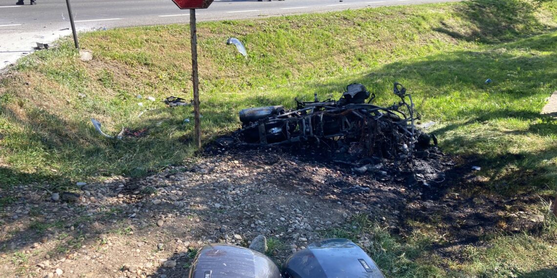 Accident rutier grav între un motociclist și o mașină. Două persoane au ajuns la spital