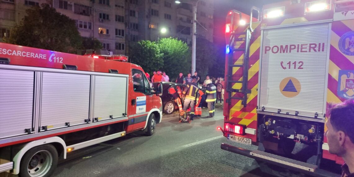 VIDEO Accident cu o victimă încarcerată, în Arad