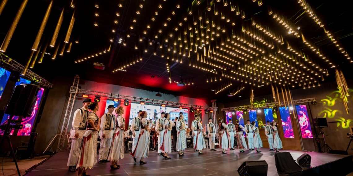 Lada cu Zestre: Sute de dansatori, goști de seamă și cele mai alese gusturi timișene, în weekend, la Ghiroda și Giarmata