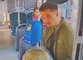 UPDATE: A fost reținut un tânăr de 24 de ani. Un tânăr este căutat de poliție după ce a bătut un șofer de autobuz. Acesta din urmă a ajuns la spital