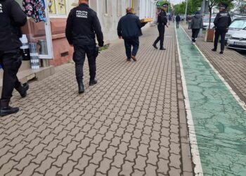 Acțiuni fulger ale polițiștilor locali în mai multe zone din Timișoara. Au fost împărțite sancțiuni și confiscate telefoane, cuțite și țigări