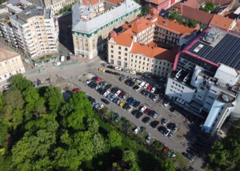 Începe proiectarea parcării etajate din spatele magazinului Bega