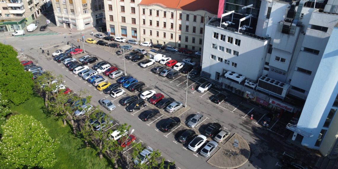 Începe proiectarea parcării etajate din spatele magazinului Bega