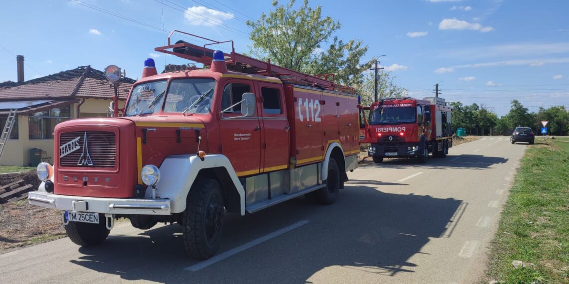 Incendiu la Cenad. A fost provocat de o clocitoare depozitată în camera tehnică