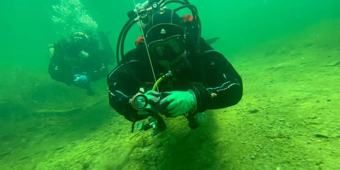 VIDEO Se caută, cu disperare, persoana care a căzut în canalul Bega