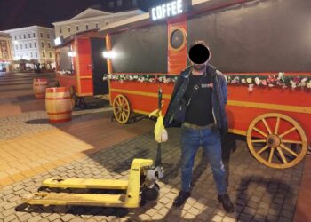Transpalet furat de la Târgul de Paște din Piața Libertății. Bărbatul, prins de polițiști