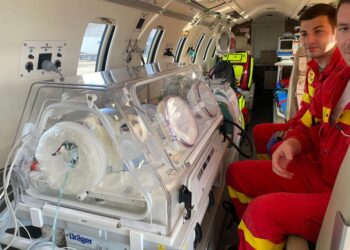 Nou născut în stare gravă, transportat de la Timișoara la București cu avionul SMURD