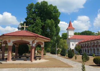 În Vinerea Mare, măicuțele de la Mănăstirea Timișeni – Șag au vopsit aproape o mie de ouă