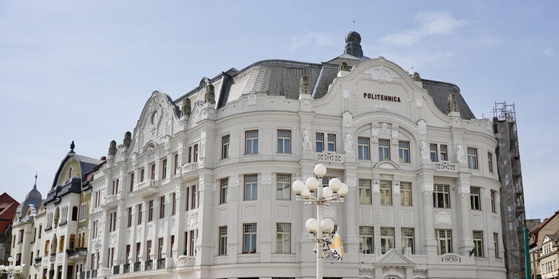 Se fac operațiuni complexe pe șantierul pasajului Solventul