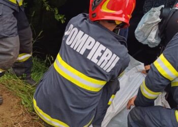 Accident grav pe DN6. Un bărbat a murit, iar un copil și mama acestuia au fost transportați la spital