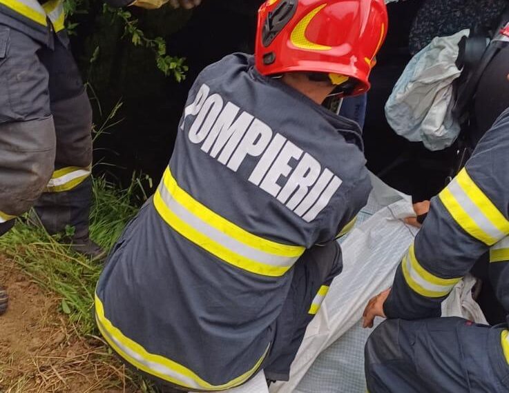 Accident grav pe DN6. Un bărbat a murit, iar un copil și mama acestuia au fost transportați la spital