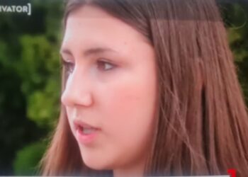 VIDEO O fetiță de 13 ani a salvat o bătrână în timp ce toți ceilalţi au plecat