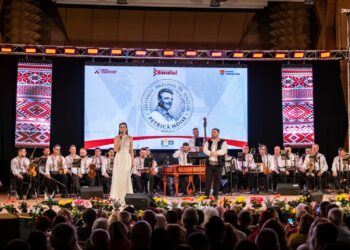 Regal folcloric la Festivalul Național de Folclor „Petrică Moise”