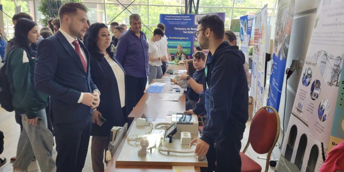 Peste 1.100 de persoane interesate de Bursa Locurilor de Muncă