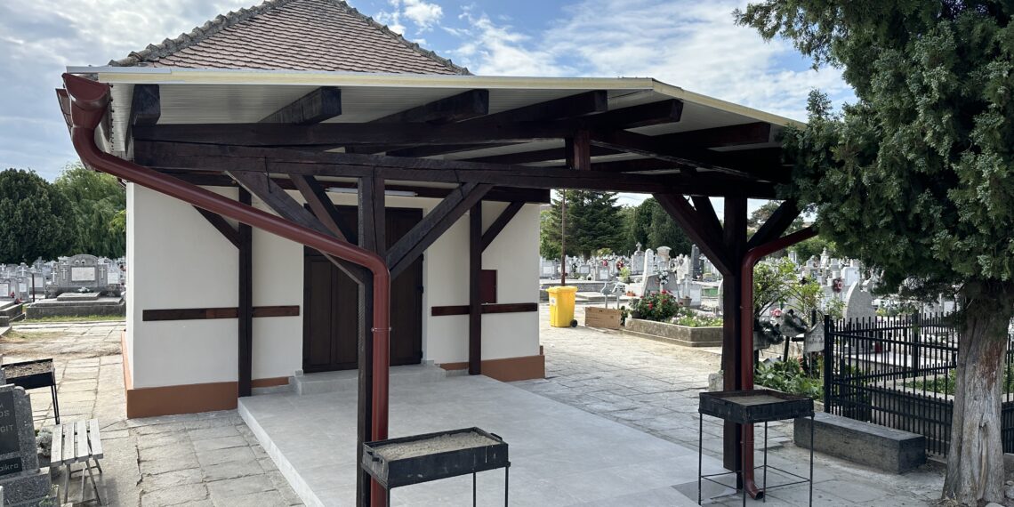 Horticultura a renovat capelele din Cimitirul Calea Șagului