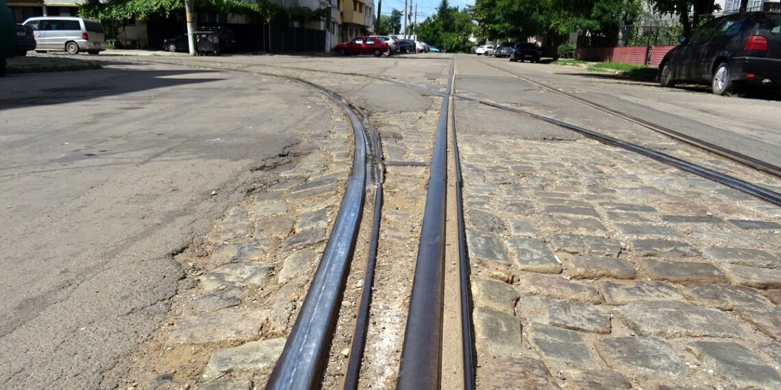VIDEO Două tramvaie s-au ciocnit. Doi oameni au ajuns la spital