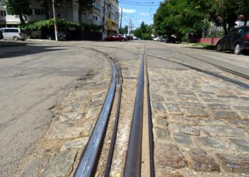 VIDEO Două tramvaie s-au ciocnit. Doi oameni au ajuns la spital