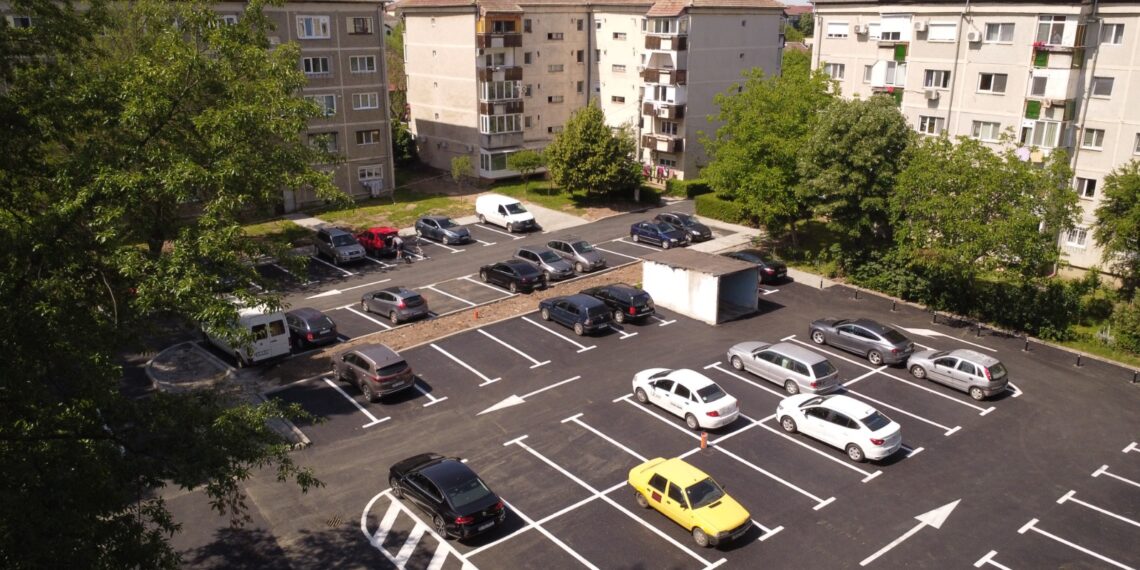 Peste 100 de locuri de parcare au fost amenajate în zona Lipovei
