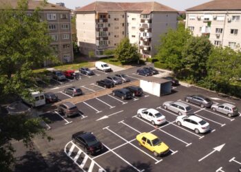 Peste 100 de locuri de parcare au fost amenajate în zona Lipovei