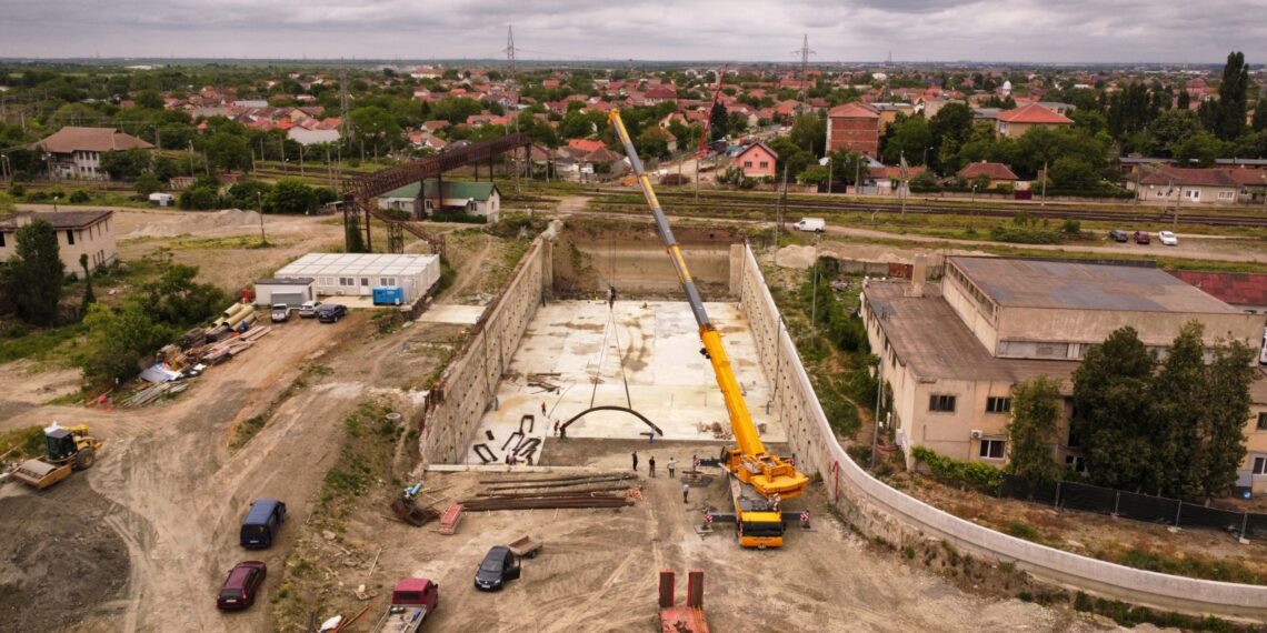 Se fac operațiuni complexe pe șantierul pasajului Solventul