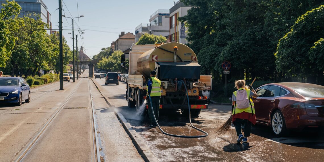 La Timișoara continuă programul „Curățenie până la bordură”