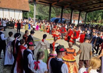 GALERIE FOTO. A fost un ”curcubeu de emoții” la Festivalul Etniilor. Feerie de culori și tradiții, într-un eveniment unic