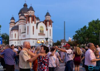 Carmen Popovici-Dumbravă și alți soliști cântă la Ruga din Mehala