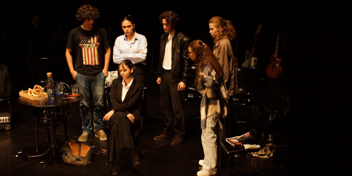 Elevii de la Loga au adunat 7.000 de euro pentru copiii bolnavi/Foto