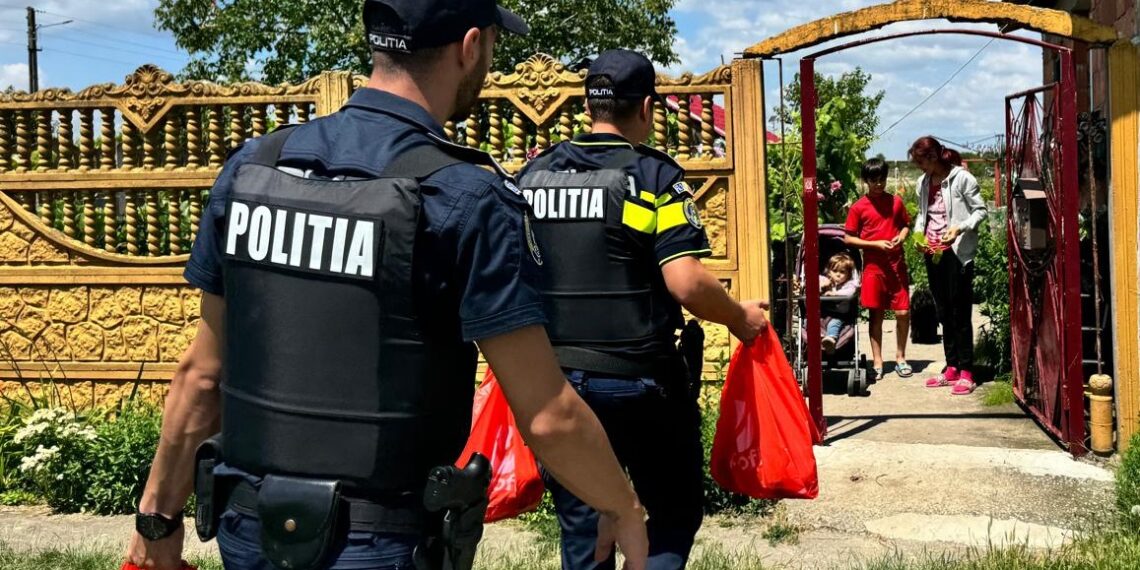 Persoanele nevoiașe din Timiș au primit alimente și mese calde de la polițiști
