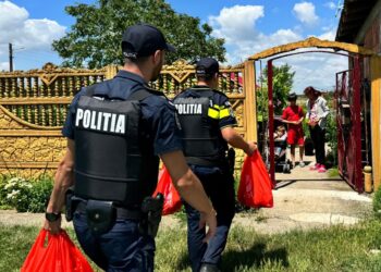 Persoanele nevoiașe din Timiș au primit alimente și mese calde de la polițiști