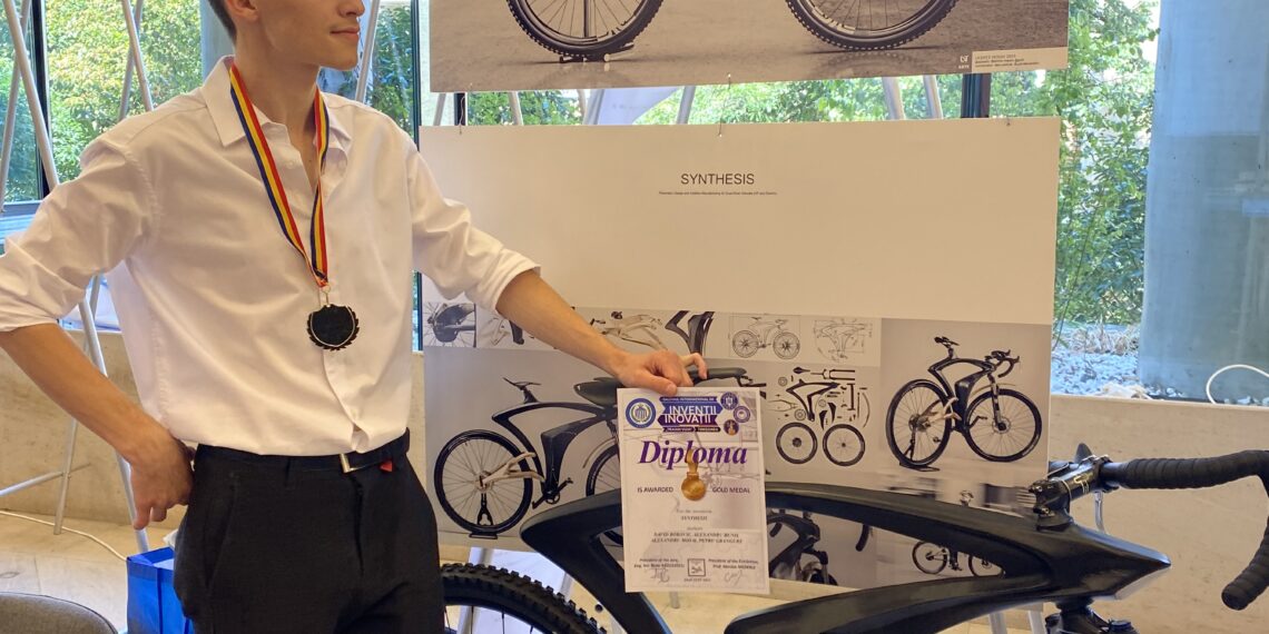 Bicicleta creată de un student de la UVT, medaliată cu aur la Salonul internațional de invenții și inovații „Traian Vuia”