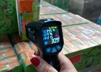 Depozit din Timișoara, închis de Protecția Consumatorului. Marfa era ținută în soare/Video