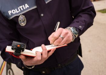 Scandal în Moșnița Veche. Au intervenit polițiștii
