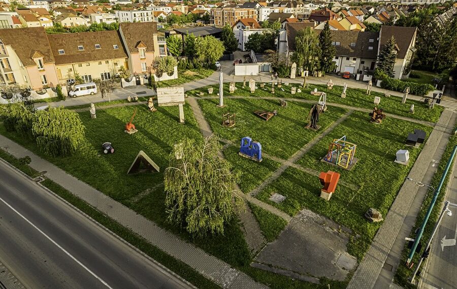 Grădina TRIADE devine spațiu de întâniri cu arta
