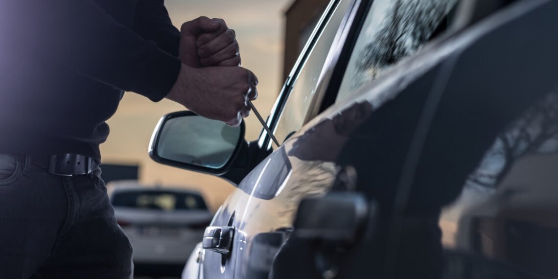 La plimbare cu mașina furată. Din Timișoara, un hoț a ajuns în județul Arad