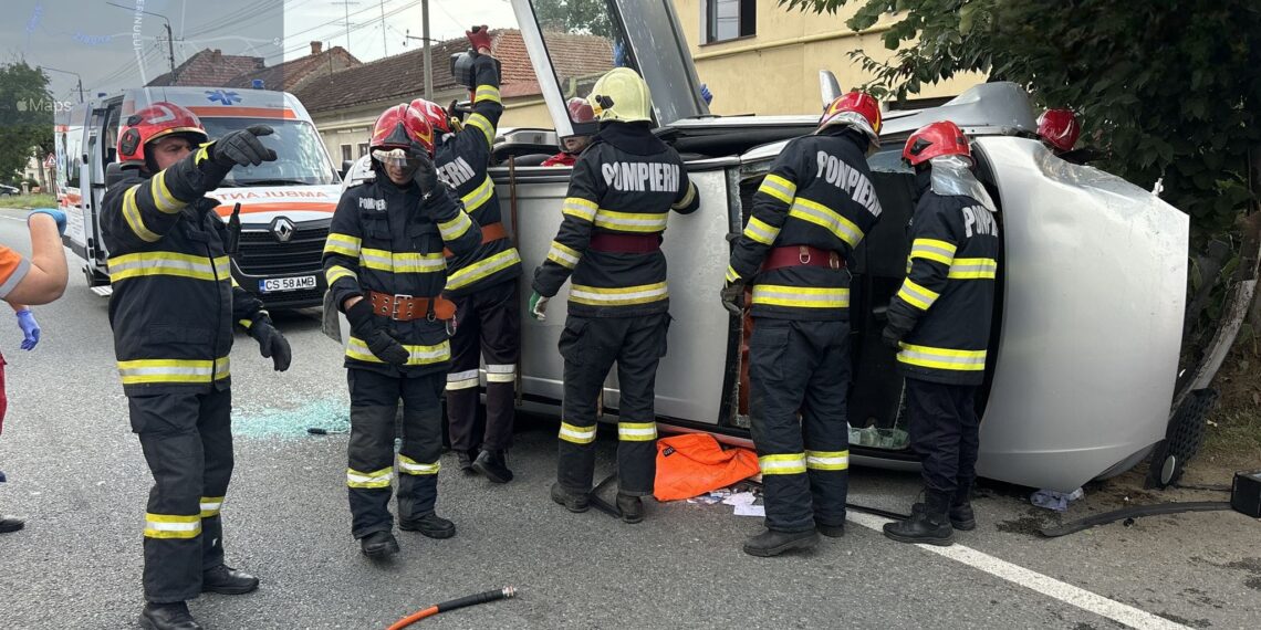 Trei persoane au ajuns la spital după două accidente rutiere