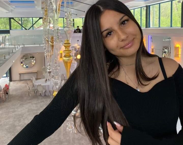 O fată de 14 ani este căutată de poliție